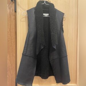 Liz Claiborne Ladies Black Faux Leather Open Vest with Sherpa Lining